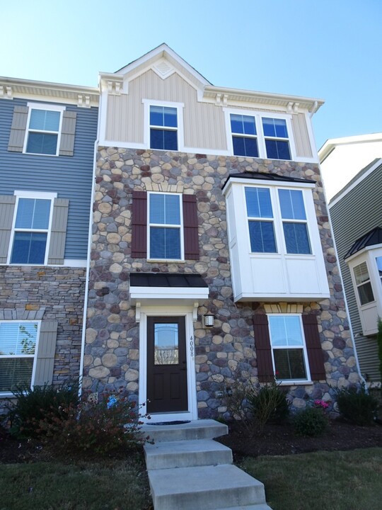 4008 Luminary Dr in Williamsburg, VA - Building Photo