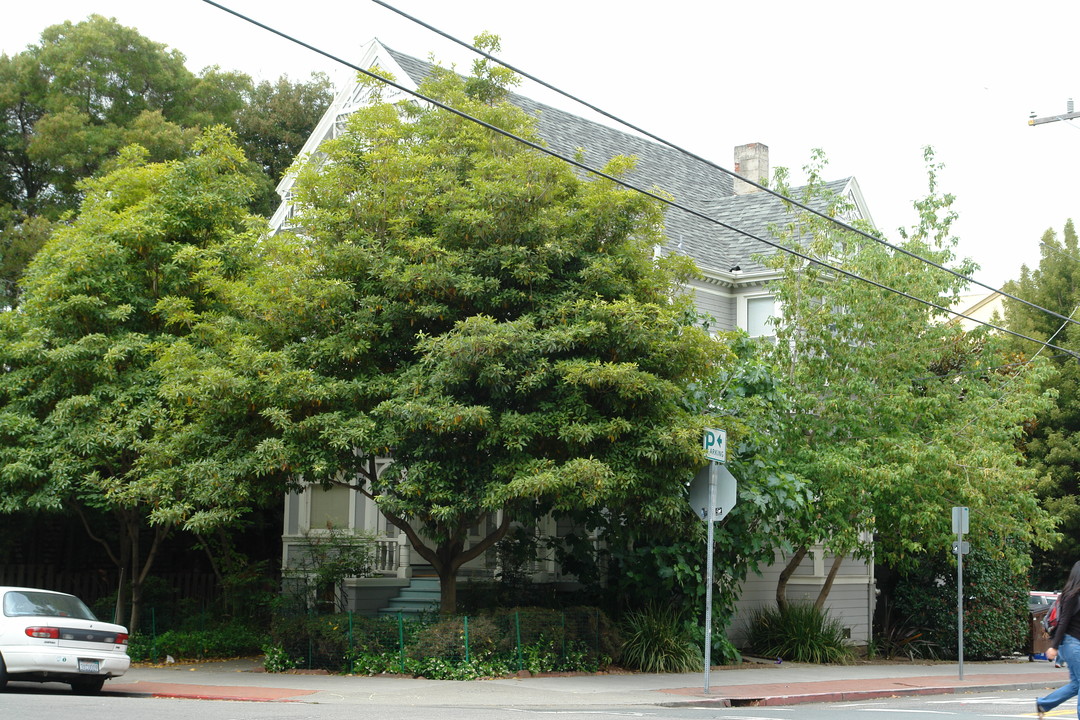 2400 Dana St in Berkeley, CA - Building Photo