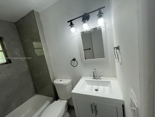 2530 Pierce St in Hollywood, FL - Building Photo - Building Photo