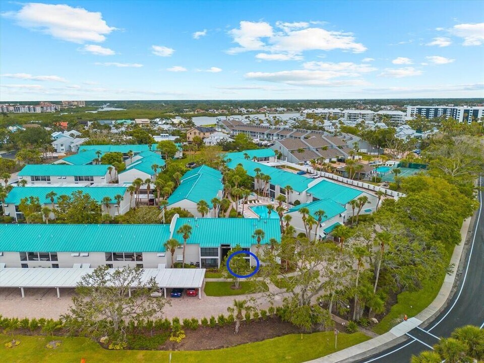 5631 Midnight Pass Rd in Sarasota, FL - Building Photo