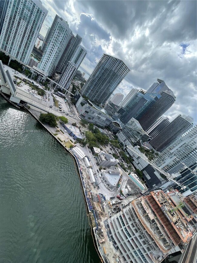 92 SW 3rd St, Unit 3203 in Miami, FL - Building Photo - Building Photo