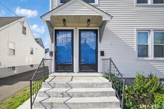 126 Thomas St in West Hartford, CT - Building Photo - Building Photo