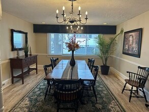 201 Salt Springs Rd in Syracuse, NY - Foto de edificio - Building Photo