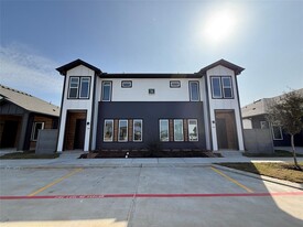 33200 Forest W St in Magnolia, TX - Building Photo