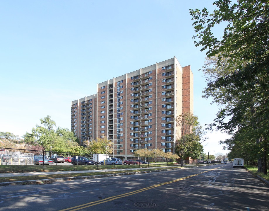 Linden Towers Apartments in Springfield, MA - Building Photo