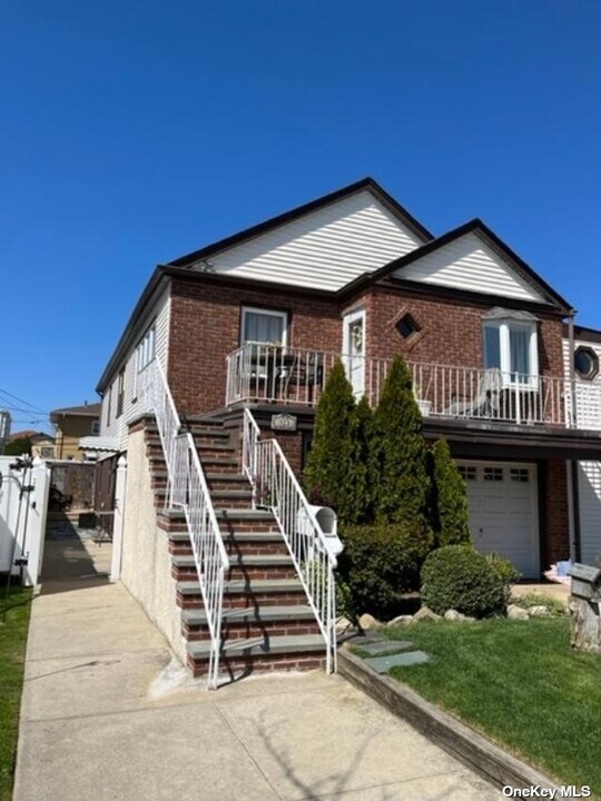 523 E Harrison St in Long Beach, NY - Foto de edificio