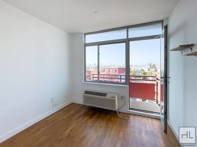 NOLL STREET / Spacious 2- Bed 1-Bath / Bal