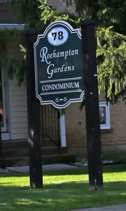 Roehampton Gardens in St Catharines, ON - Building Photo