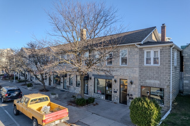 27 Suffolk St W