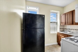 1129 E 221st St in Bronx, NY - Building Photo