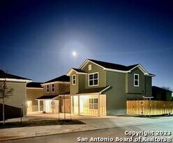 2031 Silver Oaks in San Antonio, TX - Building Photo