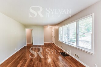 541 Zinnia Ln in Birmingham, AL - Building Photo - Building Photo