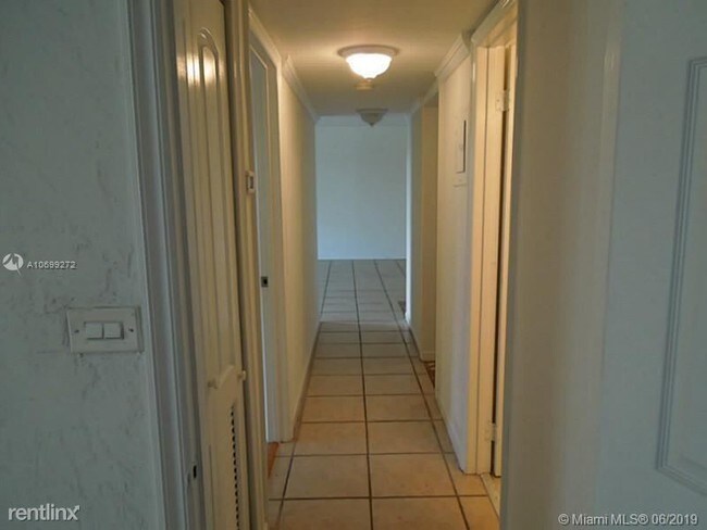 8325 SW 72nd Ave-Unit -# 307CA in Miami, FL - Building Photo - Building Photo