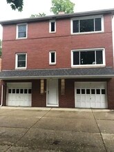 1917 Fulton Rd NW, Unit Duplex lower in Canton, OH - Foto de edificio - Building Photo