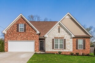 8427 Manor Farm Dr in Murfreesboro, TN - Building Photo