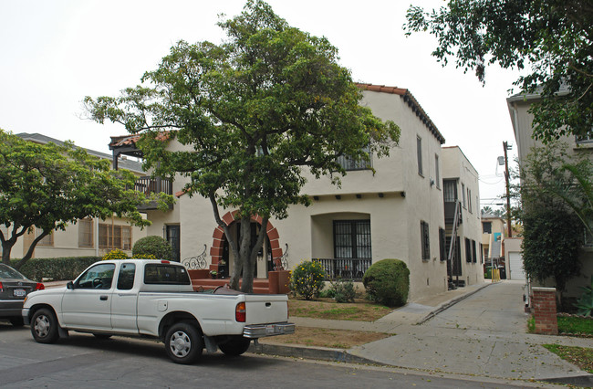 530 N Genesee Ave in Los Angeles, CA - Building Photo - Building Photo