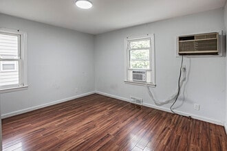 16 W Linden Ave in Lindenwold, NJ - Building Photo - Building Photo
