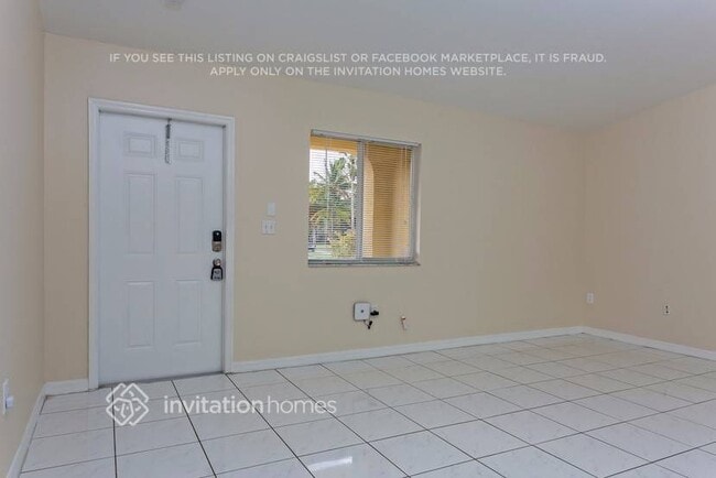18001 SW 139th Path in Miami, FL - Foto de edificio - Building Photo
