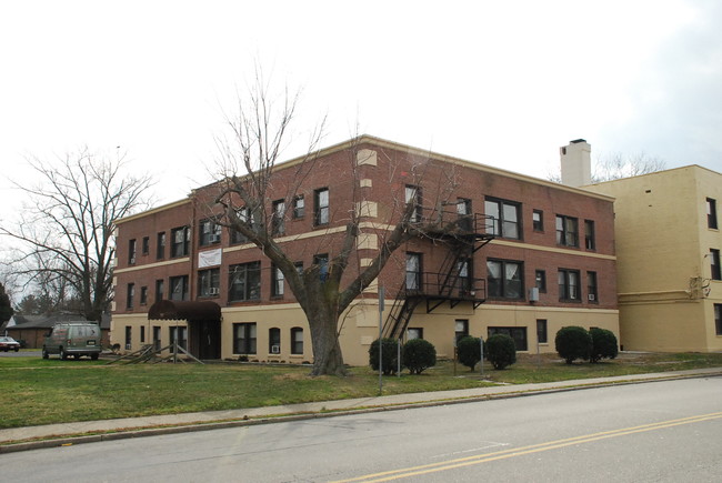 Maple Manor Apartments in Norfolk, VA - Foto de edificio - Building Photo