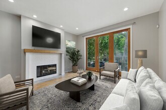 943 N Leavitt in Chicago, IL - Foto de edificio - Building Photo