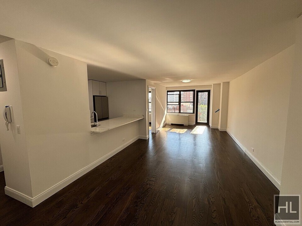 East 82nd Street in New York, NY - Building Photo