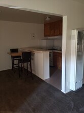 10438 Irma Ave, Unit 4 in Tujunga, CA - Foto de edificio - Building Photo