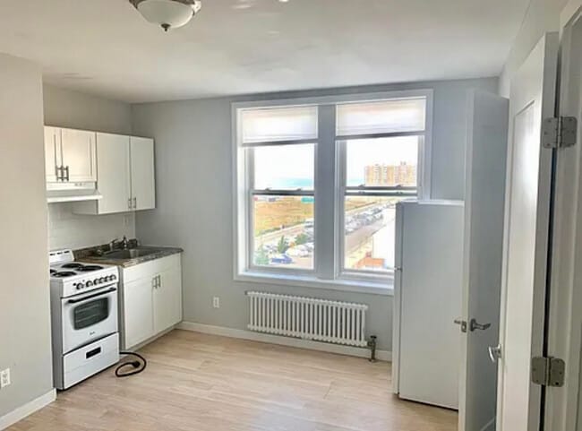 237 E Broadway, Unit 4M