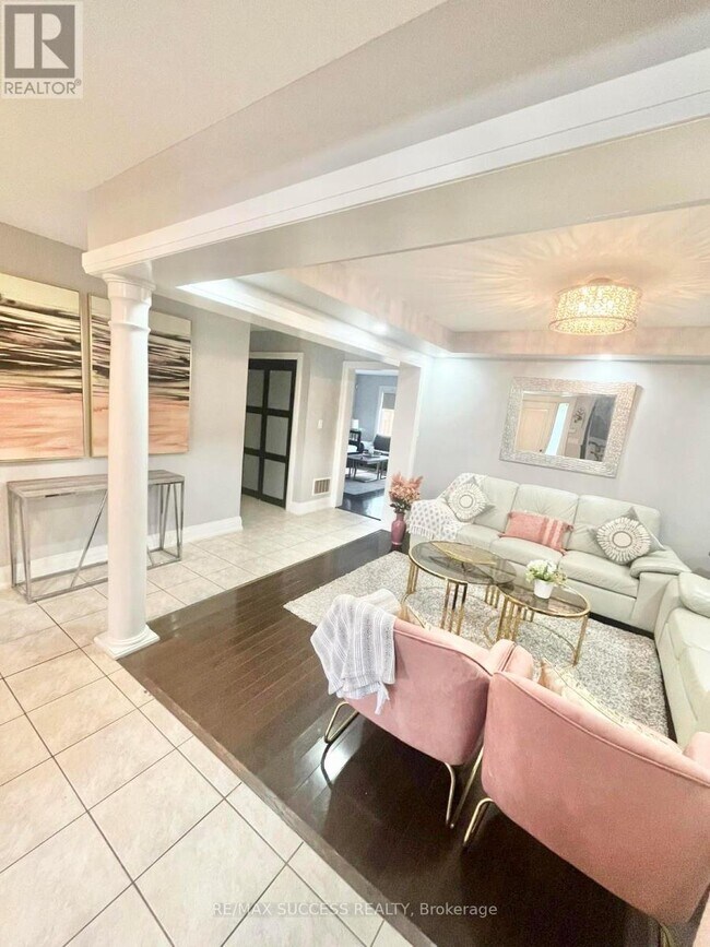 48 McCandless Ct in Milton, ON - Building Photo - Building Photo