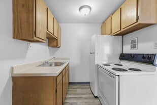 Las Palmas in Cleveland, OH - Building Photo