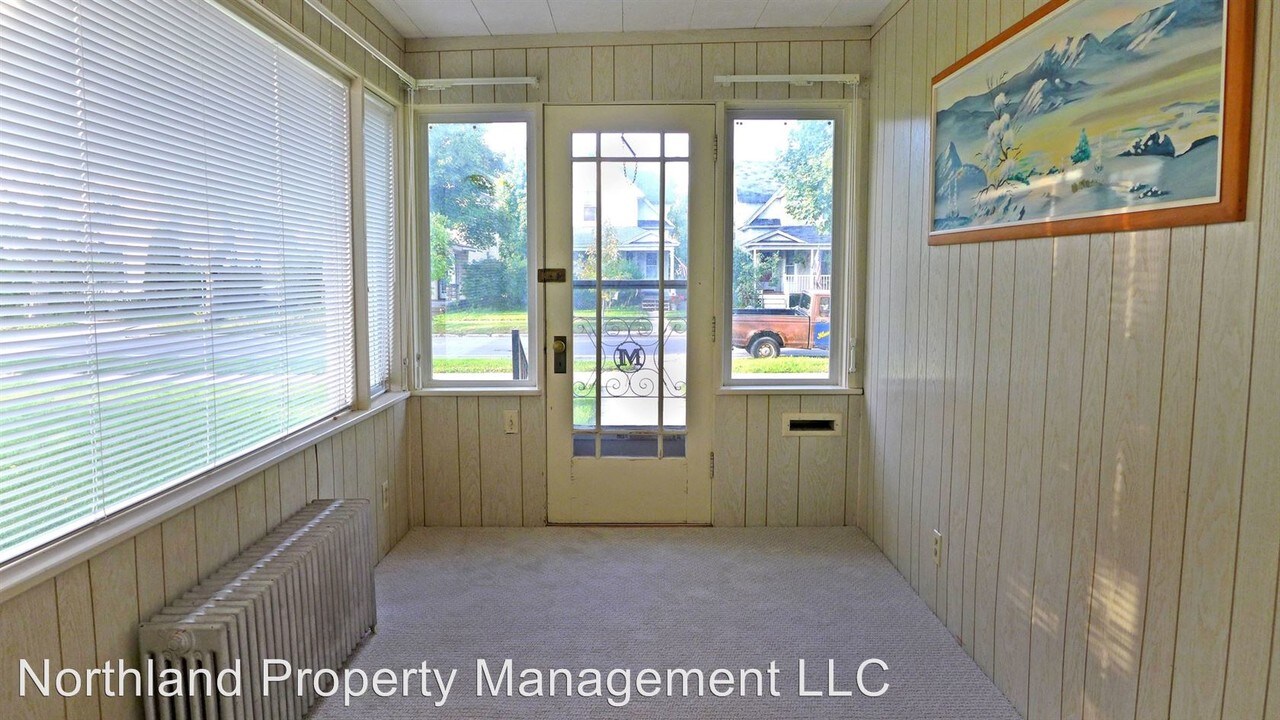 210 E Tenth St in Traverse City, MI - Building Photo