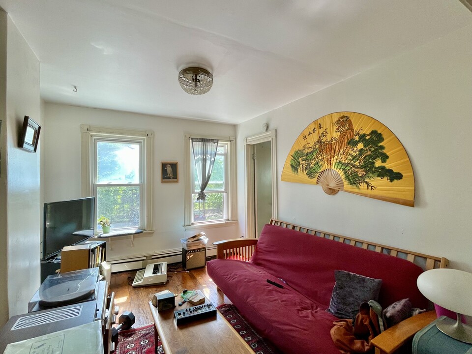 24 Mead St, Unit 2 in Boston, MA - Foto de edificio