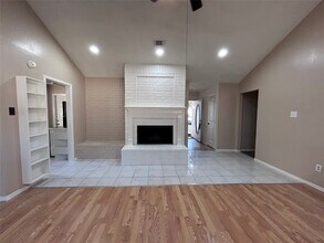 20322 Beigewood Ln in Humble, TX - Foto de edificio - Building Photo