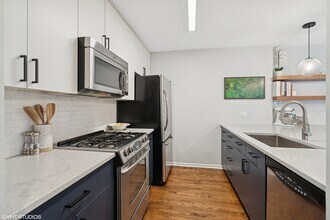2301 N Wayne Ave in Chicago, IL - Building Photo - Building Photo
