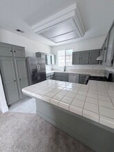 10616 Petalo Dr in Bakersfield, CA - Building Photo - Building Photo