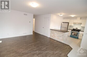 111 Dalehurst Dr in Ottawa, ON - Building Photo - Building Photo
