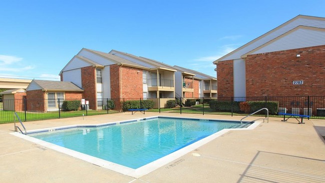 Trinity Park Apartments in Irving, TX - Building Photo - Building Photo