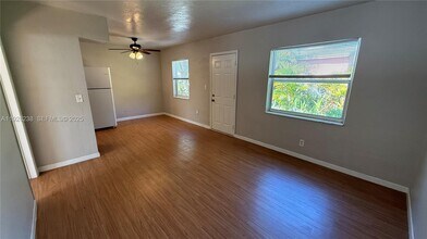 1310 NE 14th Ave in Fort Lauderdale, FL - Foto de edificio - Building Photo