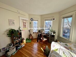 352 Main St, Unit 2 in Medford, MA - Foto de edificio - Building Photo