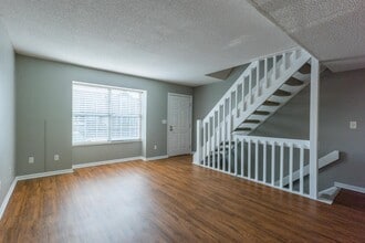 4946 Stoneybrook Blvd, Unit 15C in Hilliard, OH - Building Photo - Building Photo