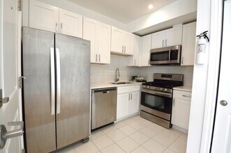 2343 W Irving Park Rd in Chicago, IL - Building Photo - Building Photo