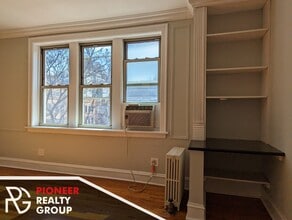 546 W Surf St, Unit 540-3S in Chicago, IL - Foto de edificio - Building Photo