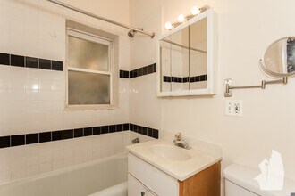 3916 N Pine Grove Ave, Unit 3W in Chicago, IL - Building Photo - Building Photo