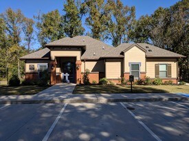 1015 Gilmer Rd, Unit 124 in Winnsboro, TX - Building Photo