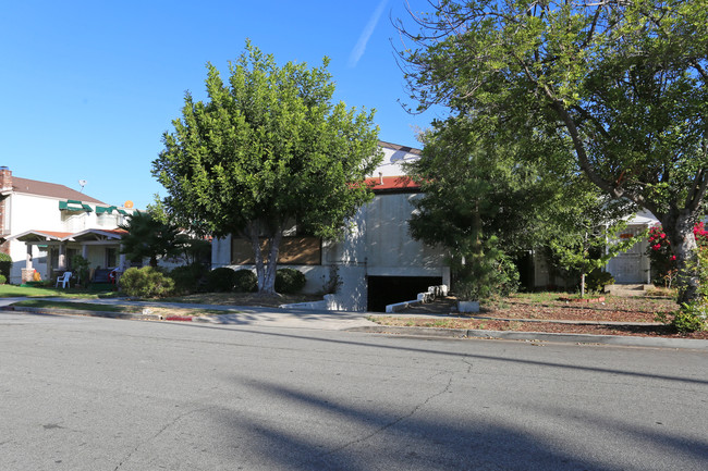 1001 Orange Grove Ave in Glendale, CA - Building Photo - Building Photo