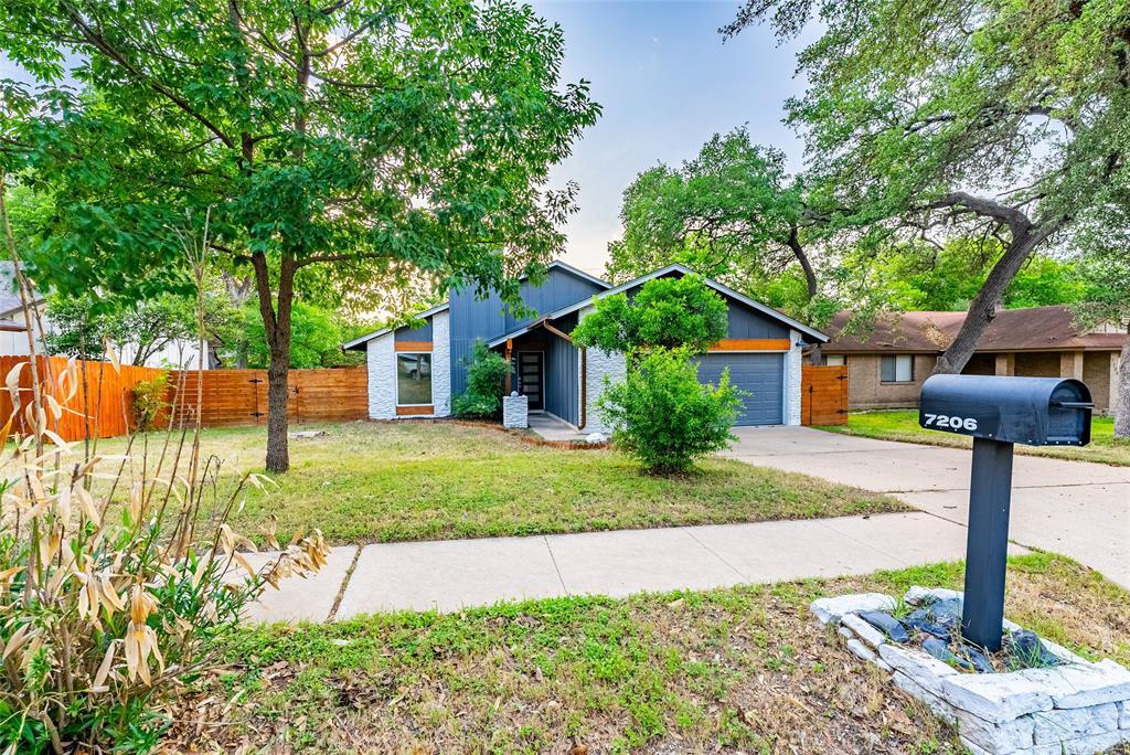 7206 Towering Oaks Dr in Austin, TX - Building Photo