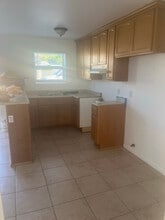 102 W Hall Ave in San Diego, CA - Building Photo - Building Photo