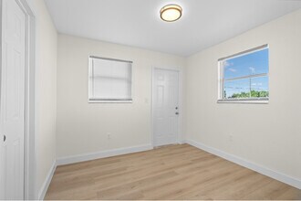 10541 SW 184th St in Cutler Bay, FL - Building Photo - Building Photo