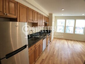379 Harvard St in Cambridge, MA - Building Photo - Building Photo