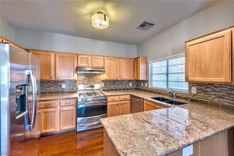 7660 W Eldorado Ln in Las Vegas, NV - Building Photo - Building Photo