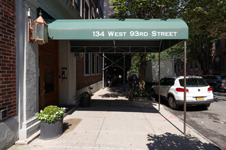 134 W 93rd St in New York, NY - Building Photo - Building Photo